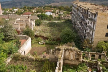 Aİ komissarı azad edilmiş ərazilərlə bağlı maliyyə razılaşmasının imzalanacağına ümid edir