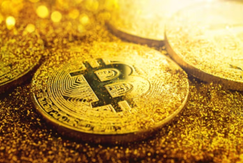 Bitcoin 121 min dolları keçdi: Kriptobazar yenidən canlanır