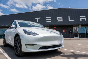 “Tesla” səhmləri dekabr ayından bu yana 25% ucuzlaşıb