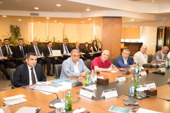Mərkəzi Bankda ekspertlər ilə 3 saatdan artıq davam edən görüş baş tutub - FOTOLAR | FED.az