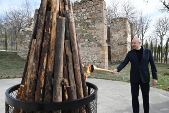 Prezident Ağdərənin Həsənriz kəndində sakinlərlə birlikdə Novruz tonqalını alovlandırıb - FOTOLAR | FED.az