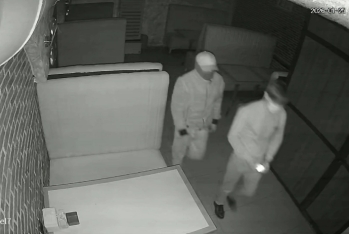 Oğurluq hadisəsi anbaan izlənildi - Sonra tutuldular -  VİDEO