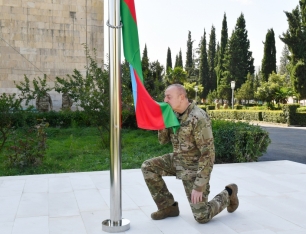 Azərbaycan üçün tarixi bir gün: Ağdərə şəhərində Azərbaycan Bayrağı ucaldıldı - FOTOLAR | FED.az