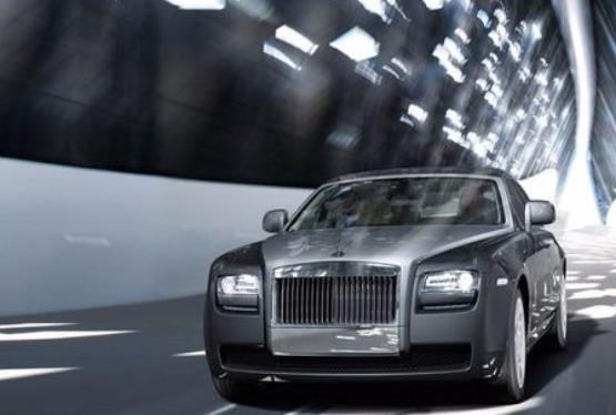 Rolls-Royce показал роскошный седан в "бриллиантовом" кузове