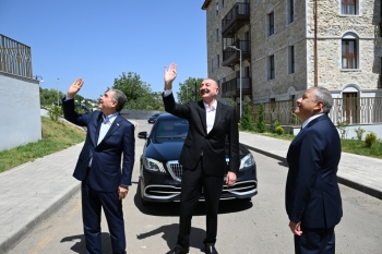 İlham Əliyev və  Qurbanqulu Berdiməhəmmədov Şuşada yaşayış kompleksində - FOTOLAR | FED.az