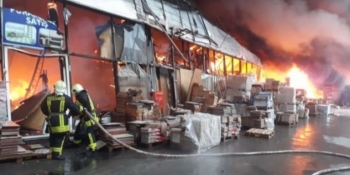“EuroHome”da mağazaları yanan sahibkarlar - YOLU BAĞLADI - VİDEO