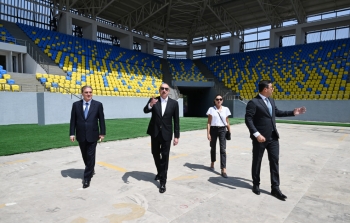 Prezident İlham Əliyev Mehriban Əliyeva Gəncə şəhər stadionunda tikinti işlərinin gedişi ilə tanış olublar - [red]YENİLƏNİB[/red] | FED.az