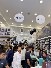 Bakıda iPhone 18 Pro üçün gecə yarısı izdiham – FOTOLAR | FED.az
