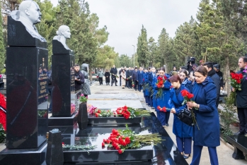 В годовщину трагедии рейса J2-8243 почтена память погибших | FED.az