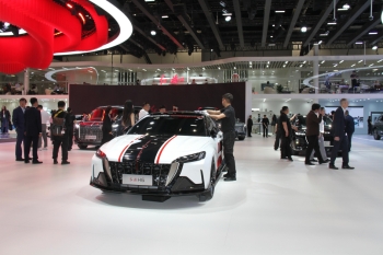 Pekində dünyanın ən böyük avtomobil sərgisi öz işinə başlayıb - FOTOLAR | FED.az