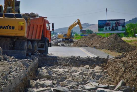 Hesablama Palatası: Siyəzəndə kənd avtomobil yolları keyfiyyətsiz tikildiyi üçün dağılıb