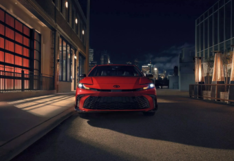 Yeni «Toyota Camry» təqdim edildi – CƏMİ 5 LİTR İŞLƏDİR - FOTOLAR | FED.az