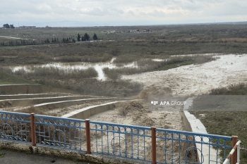 Pirsaat anbarında suyun səviyyəsi kritik həddə çatıb -[red] KANALLAR MƏCRASINDAN ÇIXIB - FOTO[/red] | FED.az