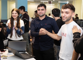 Süni intellektlə idarə olunan 32 komanda virtual futbol meydanında mübarizə aparıb | FED.az