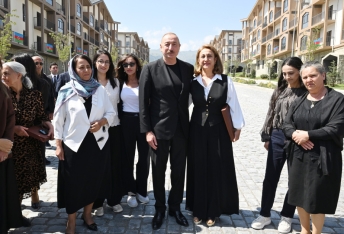 Prezident Kəlbəcər şəhərinin sakinləri ilə görüşüb, onlara mənzillərin açarlarını təqdim edib - [red]YENİLƏNİB[/red] | FED.az