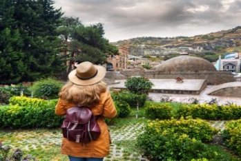 Gürcüstanın turizm gəlirlərinin 25,8 milyon dolları Azərbaycanın payına düşür