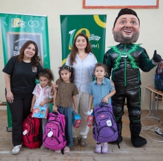 Birinci Aşıqlı kəndinin uşaqlarına Bilik Günü sürprizi – [red]“OBA”dan 100 şagirdə dəstək - VİDEO[/red] | FED.az
