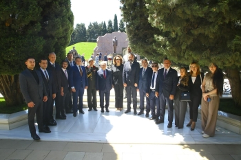 ATİB və digər qurumların nümayəndələri Fəxri Xiyabanı ziyarət edib - [red]FOTOLAR [/red] | FED.az