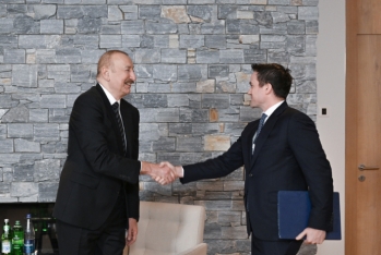İlham Əliyev Davosda “Brookfield Asset Management” şirkətinin prezidenti ilə görüşüb