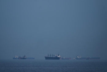 Hörmüz boğazı yaxınlığında təxminən 400 gəmi boğazı keçməyi gözləyir