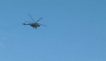 Sumqayıtda helikopterdən sakinlər üçün dəvətnamələr atılıb - FOTO