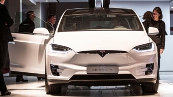 “Tesla”nın səhmləri bir gündə - 130 DOLLAR BAHALAŞIB