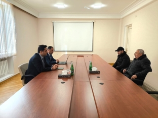 Aqrar Sığorta Fondunun sədri Ağsuda vətəndaşların müraicətlərini dinləyib, təsərrüfatlara baş çəkib | FED.az