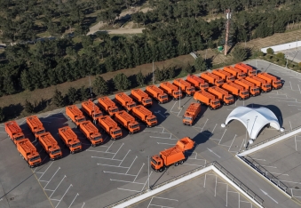 İlham Əliyev Bakıda məişət tullantıları daşıyan texnikalarla tanış olub - FOTOLAR | FED.az