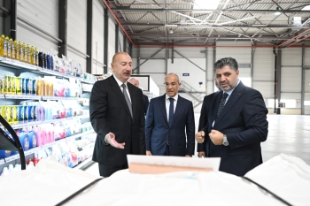 İlham Əliyev Qaradağda kağız və gigiyenik məhsulların istehsalı müəssisəsinin açılışında - FOTOLAR | FED.az