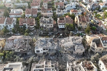 İranın İsrailə raket hücumundan sonra Rişon-Leziondakı dağıntıların görüntüləri yayılıb - FOTO | FED.az