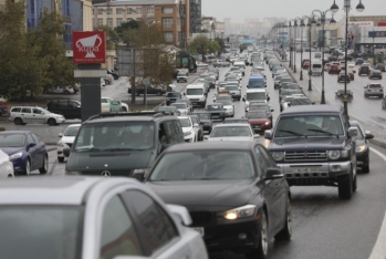 Bakıdakı tıxaclar iqtisadiyyata 2 milyard manatdan çox ziyan vurur