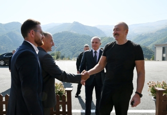 Prezident İlham Əliyev “Balland – Kəlbəcər balı, arı və arıçılıq məhsulları mağazası”nın açılışında iştirak edib - [red]YENİLƏNİB[/red] | FED.az
