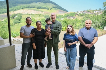İlham Əliyev Şuşanın Kiçik Qaladərəsi kəndində görülən işlərlə tanış olub - FOTOLAR | FED.az