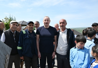 Prezident İlham Əliyev Laçın şəhərində sakinlərlə görüşüb  - DİALOQ -  FOTOLAR | FED.az