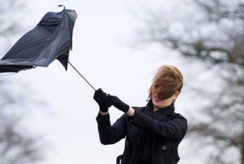 Dağlıq ərazilərə qar yağıb, Bakıda küləyin sürəti 28 m/s-dək güclənib - FAKTİKİ HAVA