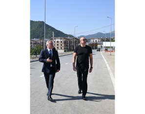 Prezident İlham Əliyev “Balland – Kəlbəcər balı, arı və arıçılıq məhsulları mağazası”nın açılışında iştirak edib - [red]YENİLƏNİB[/red] | FED.az