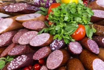 Altı ayda ölkədə 17 min ton kolbasa istehsal edilib – HAMISI SATILIB