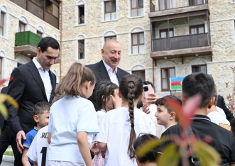 İlham Əliyev və Sərdar Berdiməhəmmədov Şuşada birinci yaşayış kompleksində olublar - FOTOLAR | FED.az