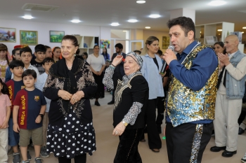 Azercell diqqət və qayğıya ehtiyacı olan iki nəsli bir araya gətirdi | FED.az