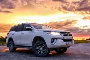 İnstitut Toyota markalı avtomobil aldı - 200 MİNƏ YAXIN PUL ÖDƏDİ