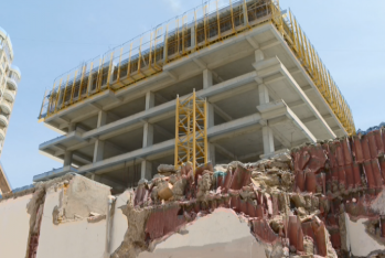 "Lux Residence"  tikinti şirkəti Bakıda yaşayış olan evləri sökür? - VİDEO