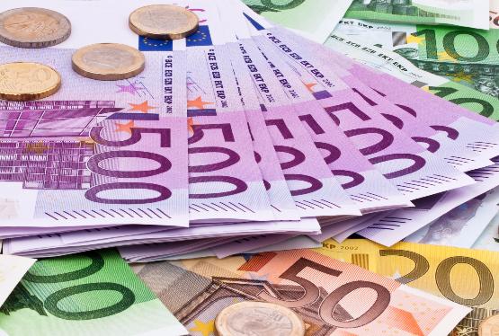 Победа Макрона отправила евро на максимум с ноября