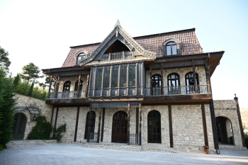 İlham Əliyev Şamaxıda “Nəsimi Bağları” kompleksi ilə tanış olub - FOTOLAR | FED.az