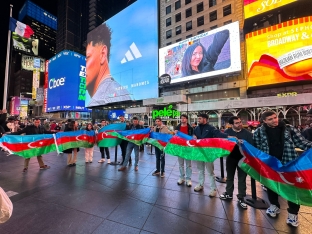 Nyu Yorkda Zəfər Günü və Dövlət Bayrağı Gününə həsr olunmuş - AKSİYA KEÇİRİLİB | FED.az