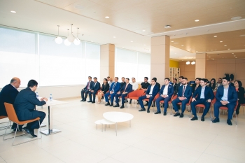 Победитель конкурса Yüksəliş встретился с сотрудниками Kapital Bank | FED.az