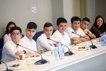 Rektor  BANM-da təhsil almaq istəyən abituriyentlərlə görüşüb | FED.az