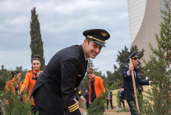 В Международном аэропорту Гейдар Алиев прошла акция по посадке деревьев
