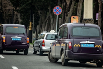 Nazir müavini: "Taksilərin xüsusi hərəkət zolaqlarından istifadəsinə icazə verilməsi məqsədəuyğun deyil"