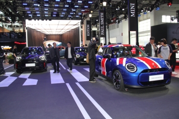 Pekində dünyanın ən böyük avtomobil sərgisi öz işinə başlayıb - FOTOLAR | FED.az