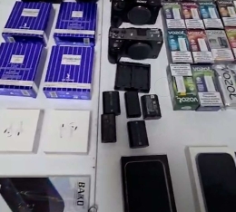 Mobil telefonlarda gizlədilən qızıl külçələr aşkarlandı - FOTOLAR | FED.az